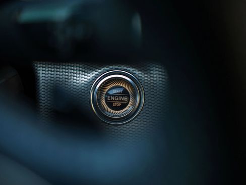 Used 2018 Mercedes-Benz E 300 4MATIC w/ Premium 2 Package image 9