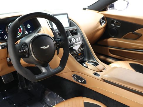 Used 2020 Aston Martin DB11 AMR image 19