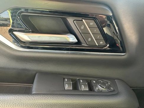 Used 2025 GMC Yukon XL Denali AWD/4WD image 30