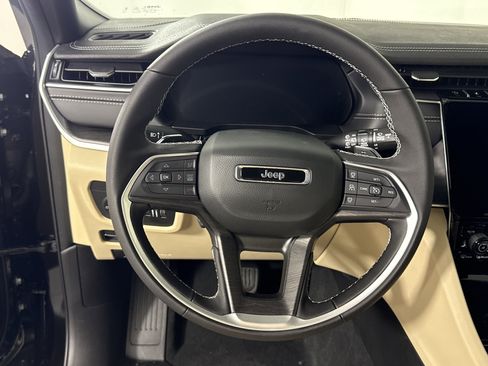 New 2025 Jeep Grand Cherokee Limited w/ Luxury Tech Group II AWD/4WD image 16