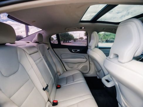 Used 2020 Volvo S60 T6 Momentum image 19