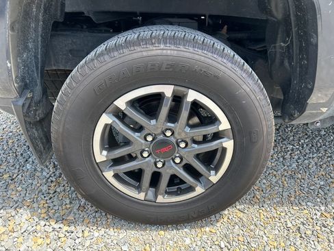 Used 2024 Toyota Tacoma TRD Sport AWD/4WD image 8
