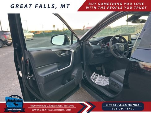 Used 2021 Toyota RAV4 XLE image 12