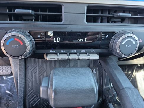 Certified 2025 Toyota Tacoma TRD Off-Road AWD/4WD image 30