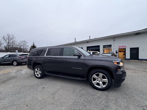 Used 2016 Chevrolet Suburban LT image 16