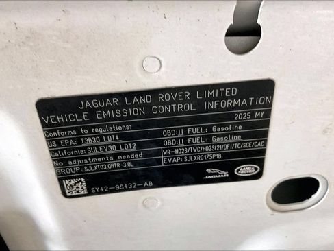 Certified 2025 Land Rover Discovery Dynamic SE AWD/4WD image 33