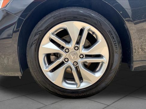 Used 2018 Honda Accord LX image 9