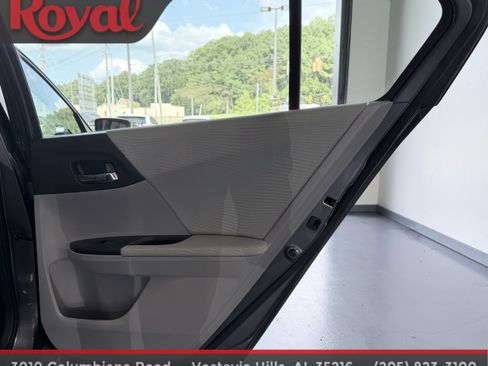 Used 2017 Honda Accord LX image 17