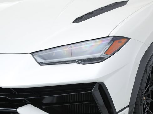 Used 2023 Lamborghini Urus Performante image 13