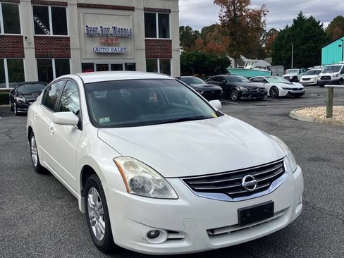 Used 2011 Nissan Altima 2.5 S w/ Special Edition Pkg image 1