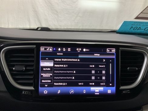 Used 2023 Chrysler Pacifica Touring-L FWD image 29