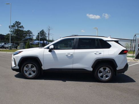 Used 2025 Toyota RAV4 XLE w/ Convenience Package FWD image 13