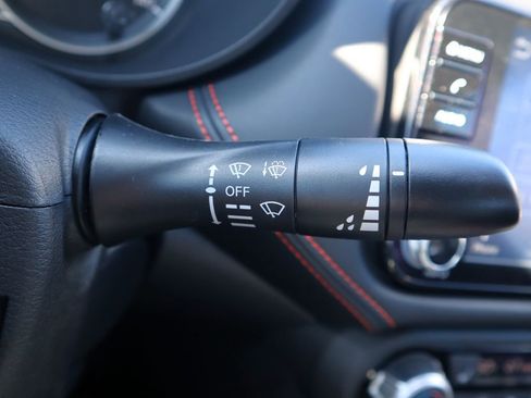 New 2025 Nissan Versa SR w/ Trunk Package image 17