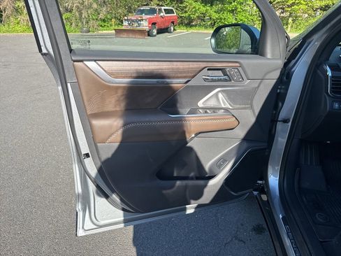 New 2026 GMC Acadia Denali Ultimate w/ LPO, Floor Liner Package AWD/4WD image 22