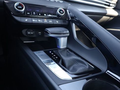 Used 2024 Hyundai Elantra SEL w/ Convenience Package image 23