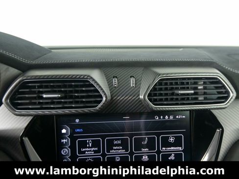 Used 2023 Lamborghini Urus Performante AWD/4WD image 25