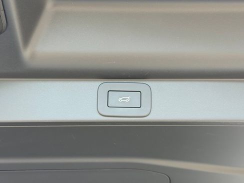 Certified 2025 Land Rover Range Rover SE AWD/4WD image 39