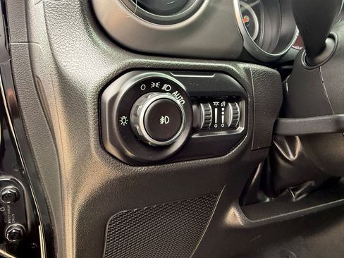 Used 2022 Jeep Wrangler Sport AWD/4WD image 16
