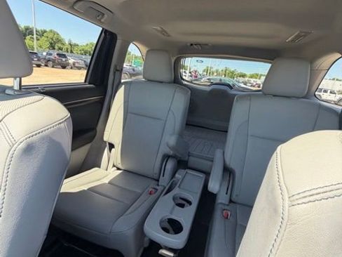 Used 2016 Toyota Highlander Limited AWD/4WD image 4