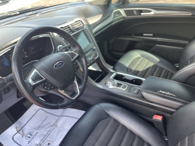 Used 2017 Ford Fusion SE w/ Equipment Group 201A FWD image 11