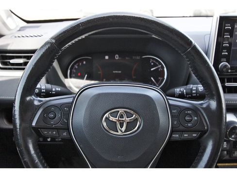 Used 2019 Toyota RAV4 Limited FWD image 11