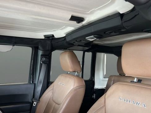 Used 2018 Jeep Wrangler Unlimited Sahara w/ Max Tow Package AWD/4WD image 10