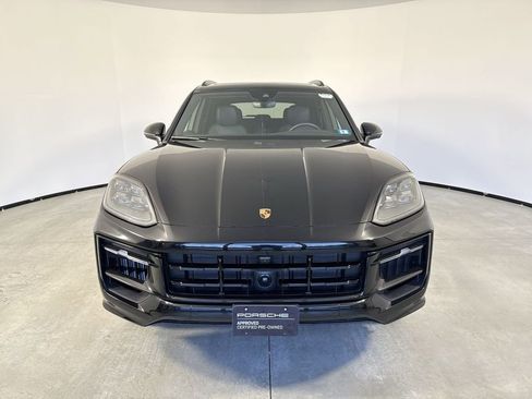 Certified 2025 Porsche Cayenne image 10