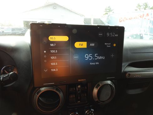 Used 2015 Jeep Wrangler Unlimited Sport w/ Quick Order Package 24S image 13