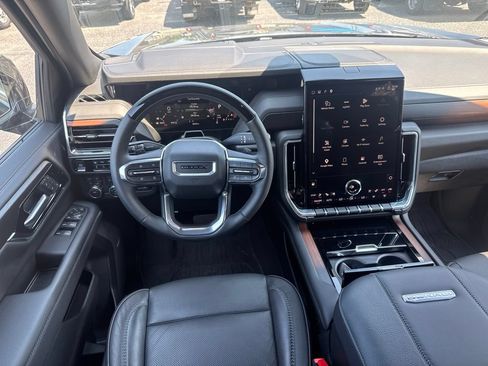 Used 2025 GMC Yukon Denali w/ Advanced Technology Package AWD/4WD image 33