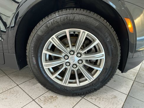 Used 2018 Cadillac XT5 Luxury w/ Driver Awareness Package AWD/4WD image 14