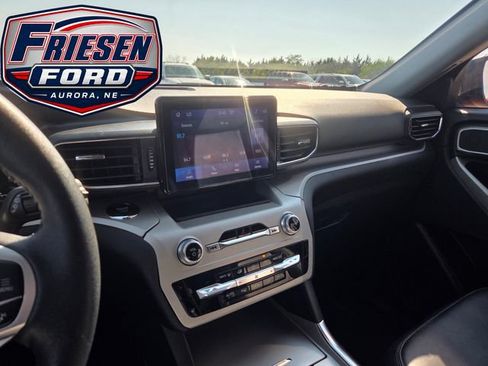 Used 2024 Ford Explorer XLT w/ Equipment Group 202A AWD/4WD image 18