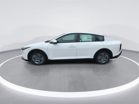 New 2025 Kia K4 LX image 5