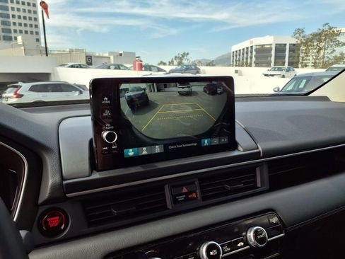 New 2025 Honda Pilot Touring image 13