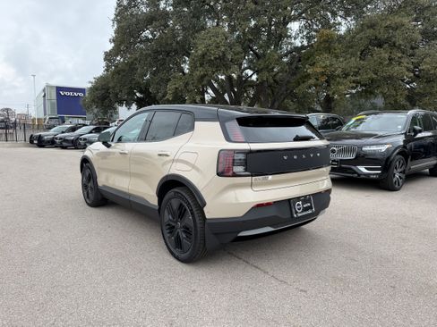 New 2026 Volvo EX30 Cross Country Ultra image 4
