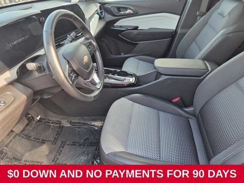 Used 2025 Chevrolet Trax LT w/ LT Convenience Package FWD image 23