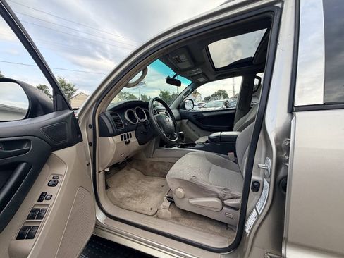 Used 2004 Toyota 4Runner SR5 AWD/4WD image 50