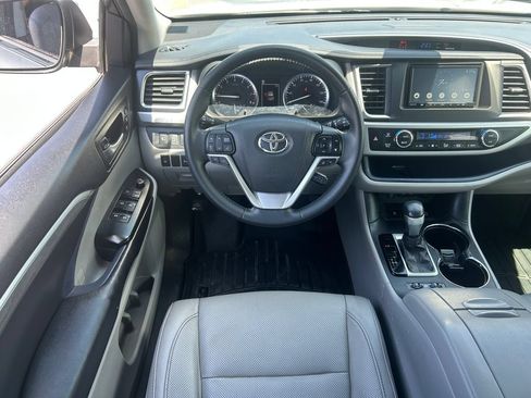Used 2017 Toyota Highlander Limited AWD/4WD image 31