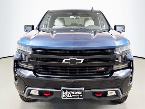 Used 2019 Chevrolet Silverado 1500 LT Trail Boss w/ Convenience Package AWD/4WD image 2