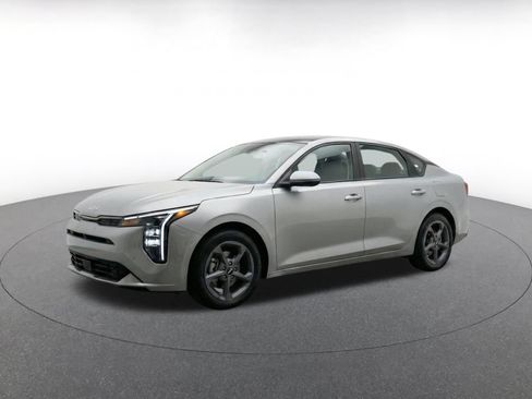 Used 2026 Kia K4 FWD image 3