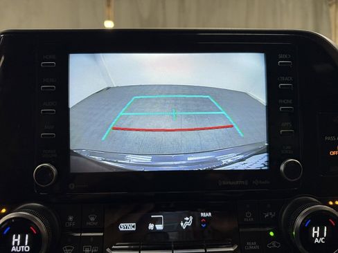 Used 2022 Toyota Highlander XLE image 32