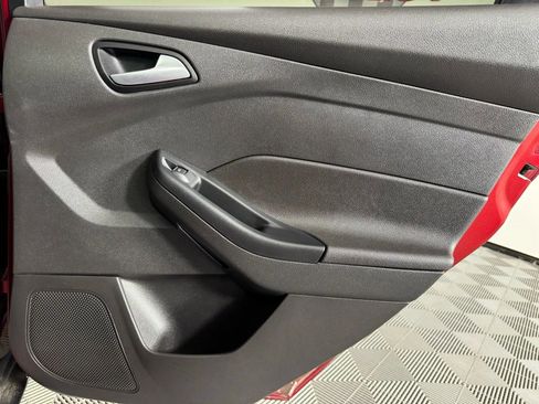 Used 2017 Ford Focus SE FWD image 37