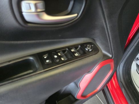 Used 2020 Jeep Renegade Trailhawk w/ Cold Weather Group AWD/4WD image 29