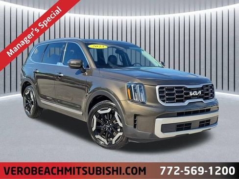 Used 2023 Kia Telluride S FWD image 1