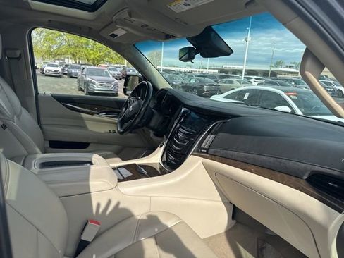 Used 2018 Cadillac Escalade Premium Luxury image 8