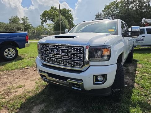 Used 2019 GMC Sierra 2500 Denali w/ Duramax Plus Package AWD/4WD image 8