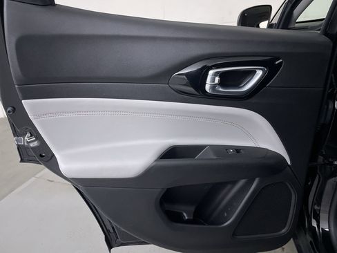 Used 2022 Jeep Compass Limited image 19