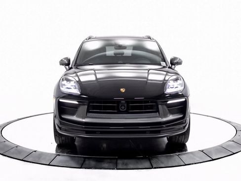 Certified 2025 Porsche Macan Turbo image 10