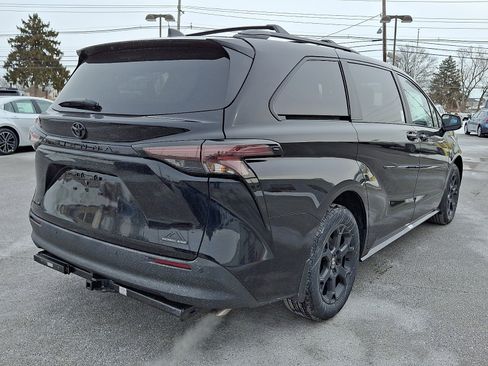 New 2026 Toyota Sienna XLE Woodland Edition image 4