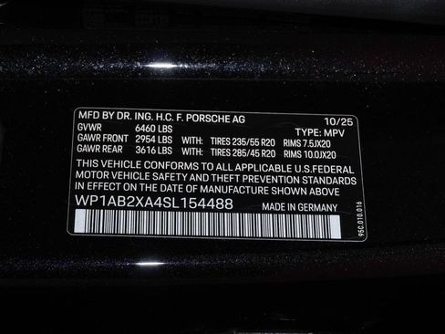 Certified 2025 Porsche Macan 4S Electric AWD/4WD image 30
