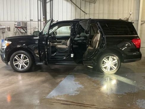 Used 2024 Ford Expedition XLT image 27